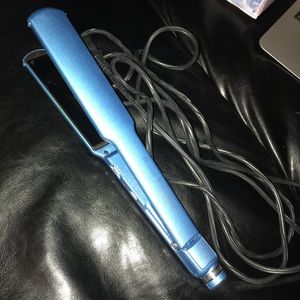 BabyLiss pro nano titanium ultra thin flatiron